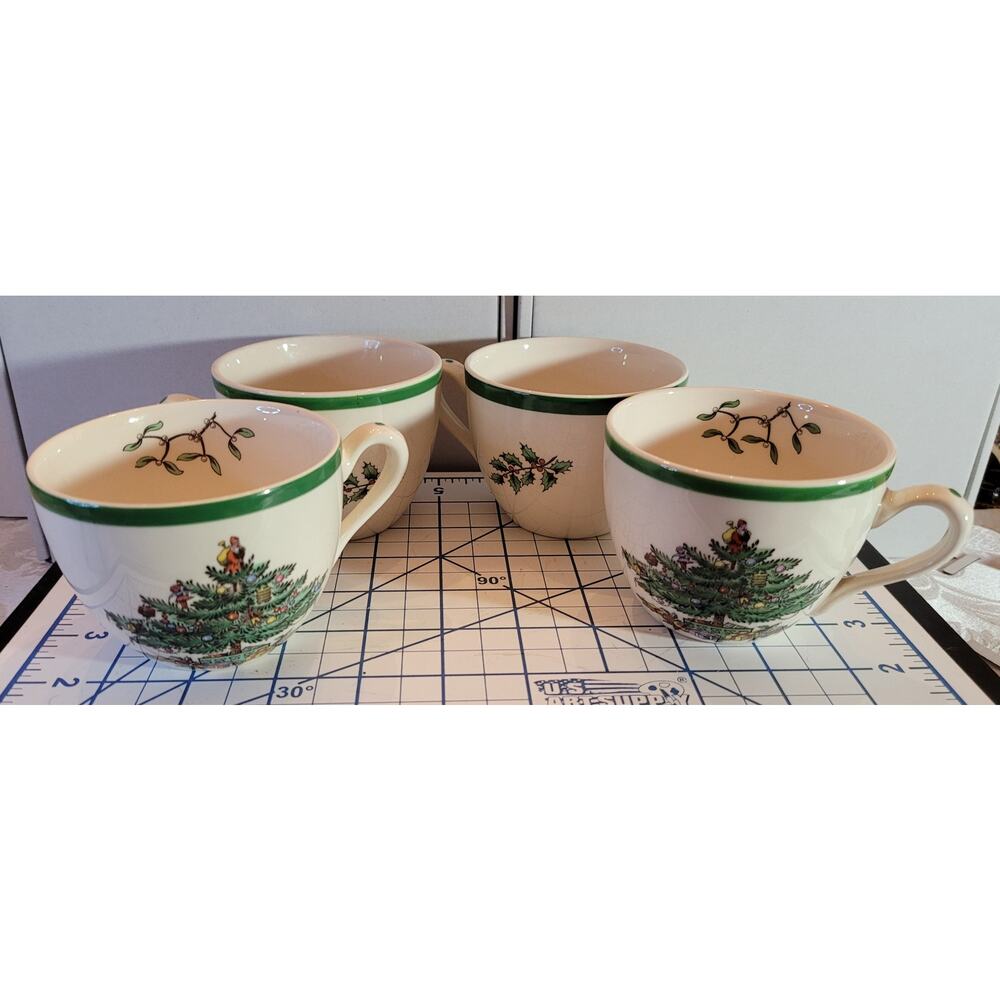 Set of 4 Spode Christmas Tree Teacups, Pattern S3324